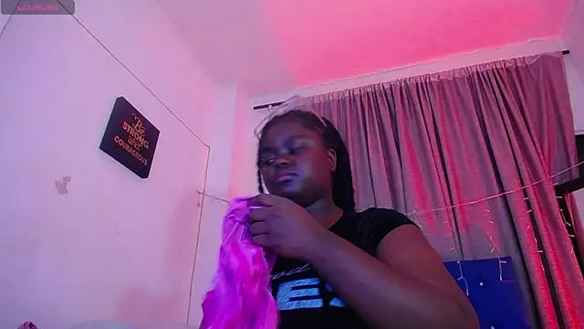 Snapshot of neighbor-ebony chatting on June 24, 3:16 am neighbor-ebony online show from June 24, 3:16 am