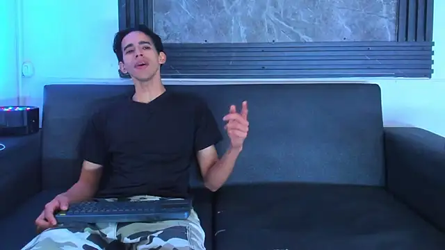 Snapshot of Wonka_1 chatting on February 15, 4:20 am Wonka 1 online show from February 15, 4:20 am