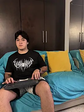 Snapshot of EmilyAndAndrew chatting on February 18, 3:35 am EmilyAndAndrew online show from February 18, 3:35 am