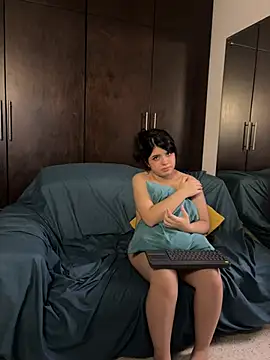 Snapshot of EmilyAndAndrew chatting on February 20, 6:26 am EmilyAndAndrew online show from February 20, 6:26 am