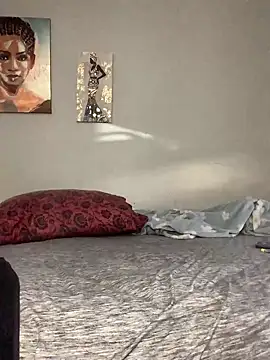 Snapshot of Ebony_Queeen chatting on February 20, 10:43 pm Ebony Queeen online show from February 20, 10:43 pm