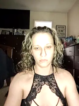 Snapshot of sexyymeli chatting on April 17, 6:05 am sexyymeli online show from April 17, 6:05 am