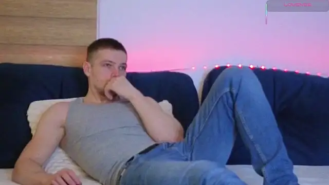 Snapshot of JulianTurner chatting on February 14, 9:39 am JulianTurner online show from February 14, 9:39 am