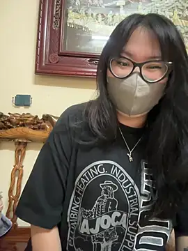 HaleyKin online show from April 29, 4:11 pm