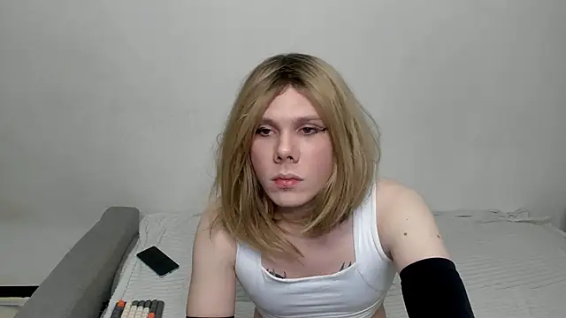 Snapshot of SnezanaLive chatting on February 13, 10:06 pm SnezanaLive online show from February 13, 10:06 pm