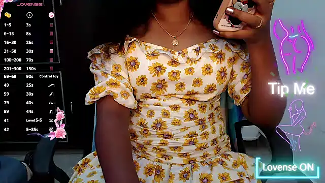 Snapshot of VixenNandhu chatting on February 14, 5:10 pm VixenNandhu online show from February 14, 5:10 pm