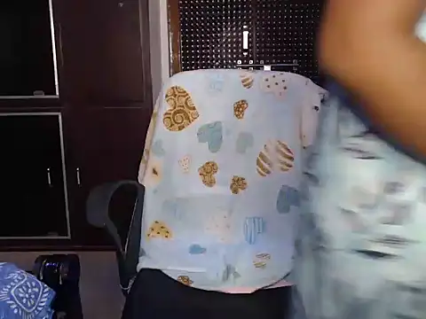 Snapshot of VixenNandhu chatting on April 18, 7:07 pm VixenNandhu online show from April 18, 7:07 pm