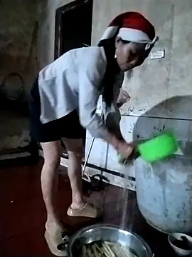 Snapshot of sen1199 chatting on February 25, 10:47 am sen1199 online show from February 25, 10:47 am