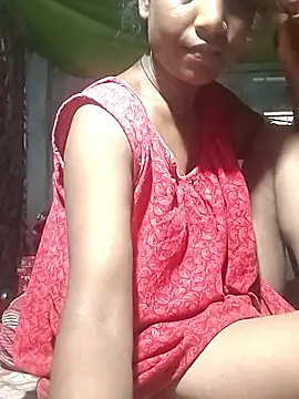 Snapshot of Sweet-runi chatting on May 26, 12:39 am Sweet-runi online show from May 26, 12:39 am