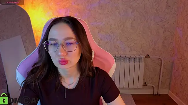 Snapshot of _Kiki_angel_ chatting on February 21, 3:51 am Kiki angel online show from February 21, 3:51 am