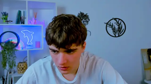 Snapshot of emil_lucky chatting on February 23, 12:24 pm emil lucky online show from February 23, 12:24 pm