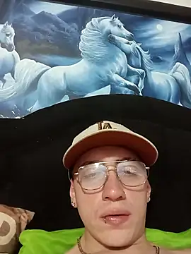 Snapshot of Emmanuel_Lust chatting on February 11, 1:32 am Emmanuel Lust online show from February 11, 1:32 am