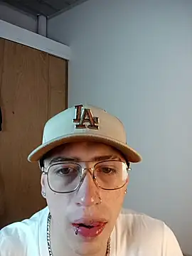 Snapshot of Emmanuel_Lust chatting on February 20, 12:16 pm Emmanuel Lust online show from February 20, 12:16 pm