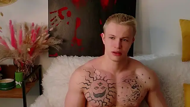 Snapshot of SterlingNoir chatting on February 15, 8:46 am SterlingNoir online show from February 15, 8:46 am