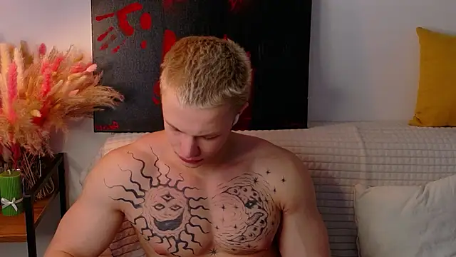 Snapshot of SterlingNoir chatting on February 17, 7:49 am SterlingNoir online show from February 17, 7:49 am