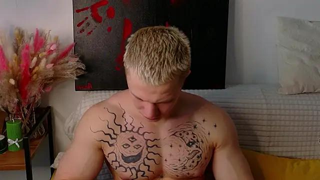 Snapshot of SterlingNoir chatting on February 18, 9:38 am SterlingNoir online show from February 18, 9:38 am