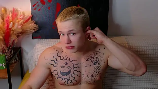 Snapshot of SterlingNoir chatting on February 18, 9:44 pm SterlingNoir online show from February 18, 9:44 pm