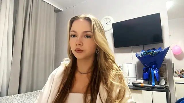 Snapshot of MilaSliger chatting on February 23, 7:22 pm MilaSliger online show from February 23, 7:22 pm