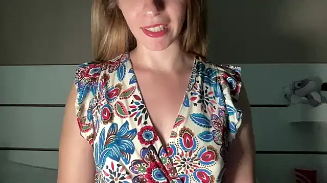 Snapshot of petiteetoile chatting on June 12, 2:49 pm petiteetoile online show from June 12, 2:49 pm