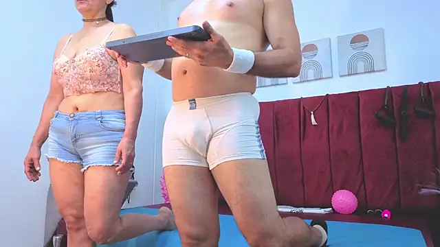 Snapshot of Giselle_James chatting on February 7, 8:56 pm Giselle James online show from February 7, 8:56 pm