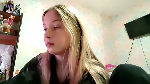 TiaBIanks online show from March 2, 8:54 am