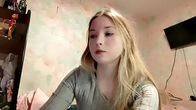 TiaBIanks online show from April 11, 1:32 am