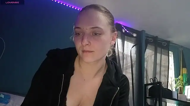 Snapshot of JadeAlexis403 chatting on April 3, 6:17 pm JadeAlexis403 online show from April 3, 6:17 pm
