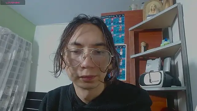 Snapshot of najimi_uwu_ chatting on February 11, 3:39 pm najimi uwu online show from February 11, 3:39 pm