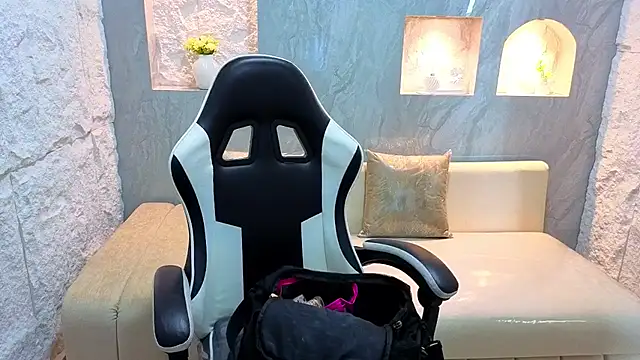 Catalina Tx  online show from February 21, 1:01 pm