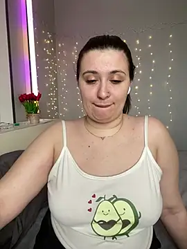 lipsi vikki online show from February 13, 8:10 am