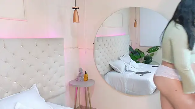 Snapshot of AnnaiTaylor chatting on February 11, 11:37 am AnnaiTaylor online show from February 11, 11:37 am