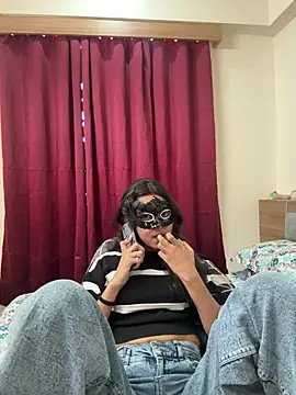 raavigirl online show from April 18, 10:19 am