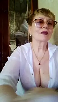 Snapshot of SophieBurns chatting on July 19, 10:52 am SophieBurns online show from July 19, 10:52 am