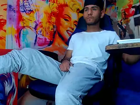 warmNoah online show from March 24, 7:19 pm