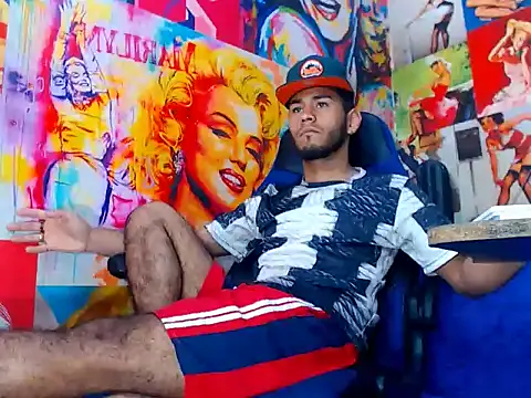 warmNoah online show from April 9, 6:46 pm