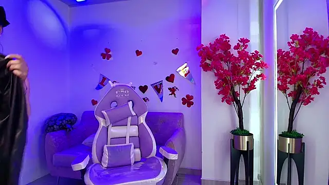 Alanna  scott online show from February 19, 3:35 am