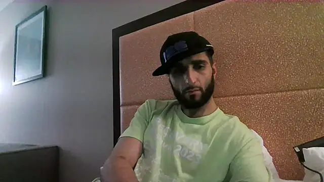 Snapshot of bigOH810 chatting on March 6, 8:33 am bigOH810 online show from March 6, 8:33 am