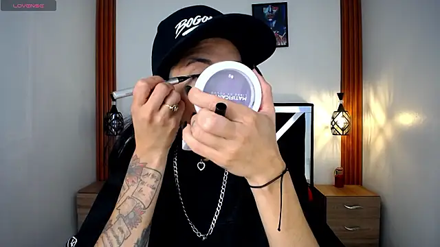 FRANCESCA LOVE  online show from March 23, 8:35 pm