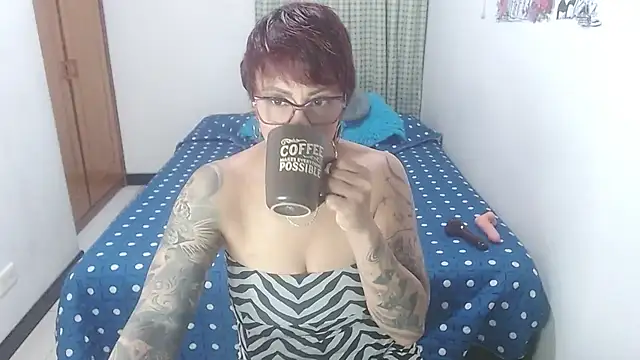 Snapshot of Charlotte_gray_ chatting on April 21, 11:07 pm Charlotte gray online show from April 21, 11:07 pm