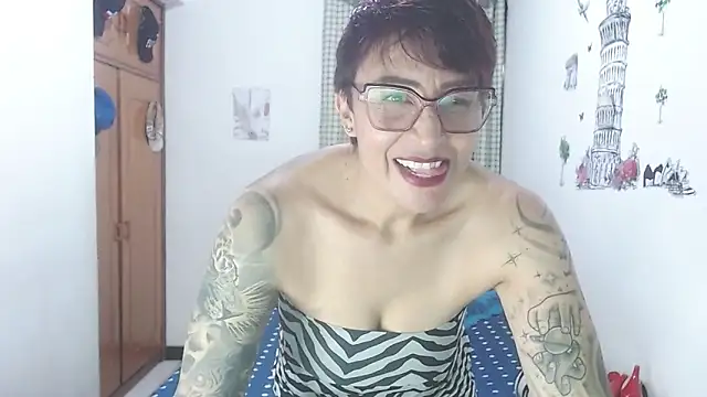 Snapshot of Charlotte_gray_ chatting on May 10, 8:36 pm Charlotte gray online show from May 10, 8:36 pm