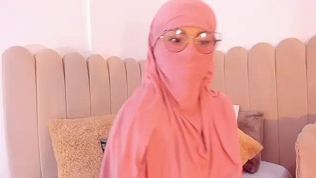 Snapshot of _amisha chatting on February 20, 11:43 am amisha online show from February 20, 11:43 am