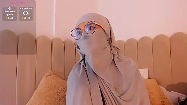 Snapshot of _amisha chatting on February 21, 11:33 am amisha online show from February 21, 11:33 am