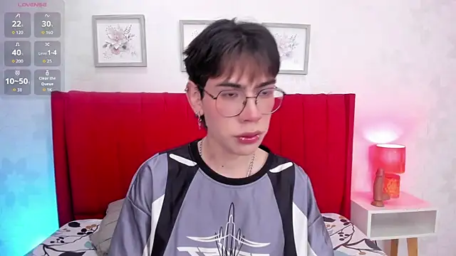 Demian Hush online show from March 12, 3:01 am