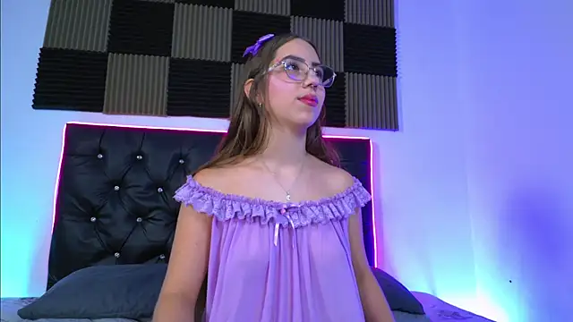 Snapshot of Annie_Peach chatting on July 12, 3:03 pm Annie Peach online show from July 12, 3:03 pm