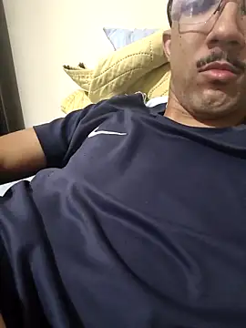 Snapshot of MOREN044 chatting on February 12, 1:55 am MOREN044 online show from February 12, 1:55 am