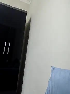 Snapshot of MOREN044 chatting on February 14, 3:47 am MOREN044 online show from February 14, 3:47 am