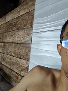 Snapshot of MOREN044 chatting on March 17, 3:37 pm MOREN044 online show from March 17, 3:37 pm