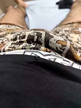 Snapshot of MOREN044 chatting on March 21, 4:17 am MOREN044 online show from March 21, 4:17 am