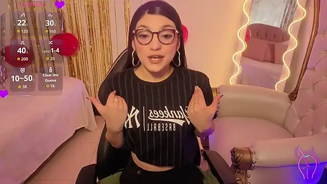 MAHYRA TAY online show from February 21, 7:15 pm