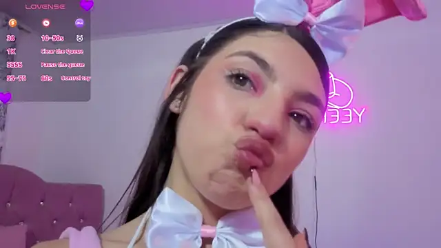 MAHYRA TAY online show from March 26, 7:19 pm